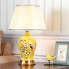 Lampy stołowe chińska lampa ceramiczna nowoczesna luksusowa malowana tkanina kreatywna domowa sypialnia nocna