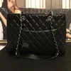 Famoso bolso de hombro de mujer de cuero con relieve negro, bolsos con borlas, bolsos de mujer, bolsos de noche con letras para mujer