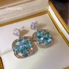 Nueva moda diseñada lujosa tacha colorida cristal colorido de cuatro hojas de la flor de la flor de la flor pendientes de mujeres de las mujeres diamantes de la primavera de primavera joyas de verano