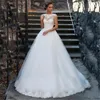 Atemberaubende Bride 2024 Elegante Tüll-Perlenschärpe Übergröße Hochzeitsballkleider U-Boot-Ausschnitt Schnürung am Rücken Prinzessin Illusion Brautkleider