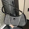 18% de rabais de réduction de la chaîne de strass de femmes de la nouvelle femme à la mode et haut de gamme automne / hiver épaule simple croix diagonale portable pour le sac à aisselle du dîner