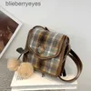 Sacs à bandouliers Femmes Nouvelles mode Fluffy Plaid Fur Ball Design Satchel Totes Handbag Sac Lady Party Casual Bourse Underarm Crossbodblieberryeyes