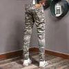 Jeans masculinos Hight Street Moda de moda elástica Camuflagem Militar calças de designer emendado Multi Bolsetes Hip Hop Cargo