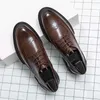 Scarpe eleganti da uomo in pelle da uomo 2023 piattaforma robusta retrò da lavoro a punta derby formale basso top uomo casual piatto