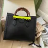 Casos sacos de cosméticos casos nova bolsa vintage grande cor sólida couro crossbody saco de bambu diana feminino elegante bolsa de ombro 2022 design