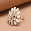 Klusterringar Vintage Daisy Flower for Women Korean Fashion White Crystal Finger Ring Bride Wedding Engagement Statement Smyckespresent