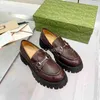 Män kvinnor märke loafers designer klänningskor höstkändis med bi små läderskor loafer plattform sneakers lyx hög kvalitet äkta läderstorlek 35-46