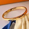 Hot Sell Designer Armband Bangles Women Leather Bangle High-End 18k Gold Plated Silver Rostfritt stålälskare Märke Brev Bangle Design Födelsedagsfest smycken