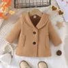 태어난 아기 소년 소녀 어린이 옷을위한 재킷 3 36 개월 패션 롱 슬리브 버튼 카키 코트 어린이 따뜻한 아웃웨어 231227