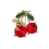 Mesdames Luxury Bijoux Clothing Accessoires Crystal Red Cherry Brooch Bridesmaid Cadeaux d'anniversaire cadeaux pour filles bijoux de mode