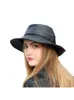 Berets 2024 primavera/inverno japonês mulheres genuínas balde de couro chapéus homens/mulheres preto pescador bonés fácil transportar rua bonnet