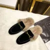 Chaussures de créateurs Pantoufles pour vêtements d'extérieur pour femmes Automne Hiver Muller Chaussures Célèbre Boucle d'équitation Boucle à fond plat Lapin Demi-pantoufles Pantoufle en fourrure RZG3l