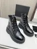 Femmes Boot Élégant Femmes Martin Boot Boot Boîte brillante Calfskin Dark Beige Black Military Botties Laces Hiver Casual Shoes Designer Box Luxury Box Taille 34-41