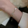 Charm Armband 2023 Anländer Elegant delikat Zircon Opal Hear Pearl Flower Gold Plated Pendant Armband Bling Bangles Jubileumsgåva