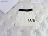 Nowe dziewczęta dresy śliczne białe sukienki dla dzieci Rozmiar 100-160 wełniany swendowy kardigan i krótka spódnica Dec20