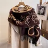 28% rabatt på halsduk Ny bokstaven Tassel Vinter varm kärngarn Scarf Förtjockad kvinnors nacke Autumn/Winter Air Conditioning sjal