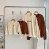 -3XL Primavera Família Combinando Roupas Manga Longa Hoodies Bebê Bodysuit Urso Dos Desenhos Animados Mãe e Pai Crianças Roupas Suéter de Algodão 231228