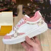 Scarpe casual Donne Donne Flower involuta in pelle rosa Sneaker da donna in pelle di vitello rosa