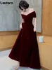 Lautaro Primavera Lungo Lusso Elegante Vino Rosso Morbido Velluto Abiti da sposa per feste da sera per le donne Abito maxi con spalle scoperte 231228