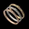 V Letter Round Nail Luxury Full Diamond Cuff Armband Fashion Women Wedding Armband Classic Designer Jewelry318Q