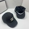 Casquette de créateur de luxe, chapeau de créateur à la mode, casquette de baseball populaire, tempérament polyvalent, options de couleurs multi-largeurs pour hommes et femmes