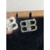 Design di nicchia delle celebrità di Internet con orecchini con doppia lettera B tempestati di diamanti, orecchini in stile Instagram di lusso leggero, alla moda e di fascia alta
