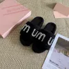 Miui Miui Designer Rignestone Diamond Logo Fur Slippers Femme Paseo Paris Designer Furry Mule plat Slides Ladies Fluffy Platform Sandals Sandals Indoor Shoes Slider