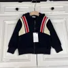 barn kappa huva jackor med långa byxor två stycken designer babykläder sätter svart färg zip jacka bomull casual barn sport spårdräkter