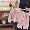 Abbigliamento per bambini set inverno in pendenza in pipì con cappuccio da cappuccio da cappuccio calde felpe e pantaloni caldi abiti da 2 pezzi per abiti per la ragazza nata 231227