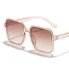 Lunettes de soleil Vintage Square Femmes Brand Designer Gradient Sun Glassements Femelle Retro Retro Outdoors Big Frame