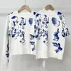 Kadın Sweaters Yeni Yzk Lüks Tasarımcı T Shirt Yuvarlak Boyun Külot Marka İşlemeli Üst Tasarım Kıyafetleri Gömlek