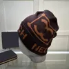 Gorro de designer em malha de caxemira, chapéu à prova de vento, muito elegante, muito versátil, disponível em seis cores, grande, com monograma, ótimo para uso ao ar livre, muito atraente