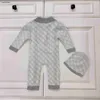 Nuove tute per bambini Body per neonato jacquard con lettera a griglia Taglia 50-80 Set due pezzi nato bambino Tutina lavorata a maglia e cappello lavorato a maglia Dec10