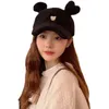 Autumn and Winter Cute Bear Baseball Cap kvinnlig koreansk version av mode alla matchar Liten varm lamm sammet 231228