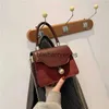 Axelväskor lyx retro handväskor ny frostad textur singel axel messenger mode bärbar liten fyrkantig väska