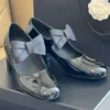 Novas sandálias de moda designer de luxo salto alto ao ar livre antiderrapante sapatos de couro real sapatos de dança femininos primavera/verão sapatos mary tesouro forro interno de pele de carneiro