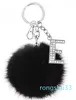 Pompon noir boule de fausse fourrure de lapin porte-clés lettres en cristal porte-clés porte-clés bijoux à la mode accessoire de sac