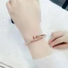 Braccialetti di design di lusso Netflix Braccialetti per unghie incolori in acciaio al titanio Braccialetti da donna con design di nicchia 2024 Nuovo regalo