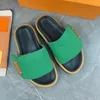 Dżinsowe kapcie najlepsze klasyczne designerskie buty męskie sandały zewnętrzne damskie buty bez poślizgu na plaży Summer Fashion Wygodne buty swobodne buty nowe gumowe płaskie płaskie