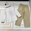 Luxuriöse Kinder-Trainingsanzüge, Designer-Baby-Zweiteiler, Größe 100–160, langärmliges POLO-Shirt und khakifarbene Freizeithosen, 20. Dezember