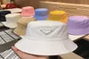 Projektanci Męskie Women Bucket Hat Hats Słońce Zapobiegaj czapce czapki baseballowej czapki baseballowe na zewnątrz klasyczny odwrócony trójkąt LO9218569