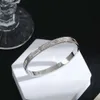 Luxuriöser Designer-Schmuck 2024, neu, Netzrot, Damen-Armband aus Titanstahl mit Diamanten, verblasst nicht, Schraubenmuster, waschbar, modisch, vielseitiges Geschenk