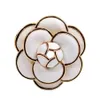 デザイナーCamellia Brooches高品質のエナメルフラワーブローチマルチレイヤーペタルピンFahsion Jewelryギフト男性女性WhiteB285L