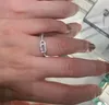 Klasyczny projektant marki szpilki pierścienie diamentowe dziecko Sterling Sier Hollow Square Movable Cyrcon Charm Wedding Pierłod dla kobiet Party Party Prezent