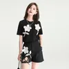 女性用パンツThe2023 Summer 3次元の花のコントラスト色の縫い付けられた黒いハイウエストショーツ