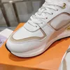 Neo Run Away Zapatillas de deporte 1ACGM famosas mujeres del diseñador actualizan la zapatilla de deporte trasera alerón en tono dorado Suela exterior en forma de cuña Plantilla oculta Zapatos de plataforma