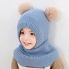 Berets Autumn et hiver fille Boneie double balle 2-6 ans Protection de l'oreille Laine avec pompoms Châle de châle en une seule pièce pour gamin