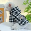 Köpek giyim sonbahar ve kış evcil hayvan kıyafetleri moda trençkot küçük orta boy siyah beyaz kapüşon chihuahua Yorkshire kaniş