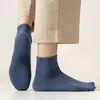 Chaussettes en coton pour hommes, couleur unie, blanc, noir, bleu, respirantes, mode d'affaires, tricot, Harajuku, Streetwear, chaussettes longues