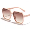 Lunettes de soleil Vintage Square Femmes Brand Designer Gradient Sun Glassements Femelle Retro Retro Outdoors Big Frame